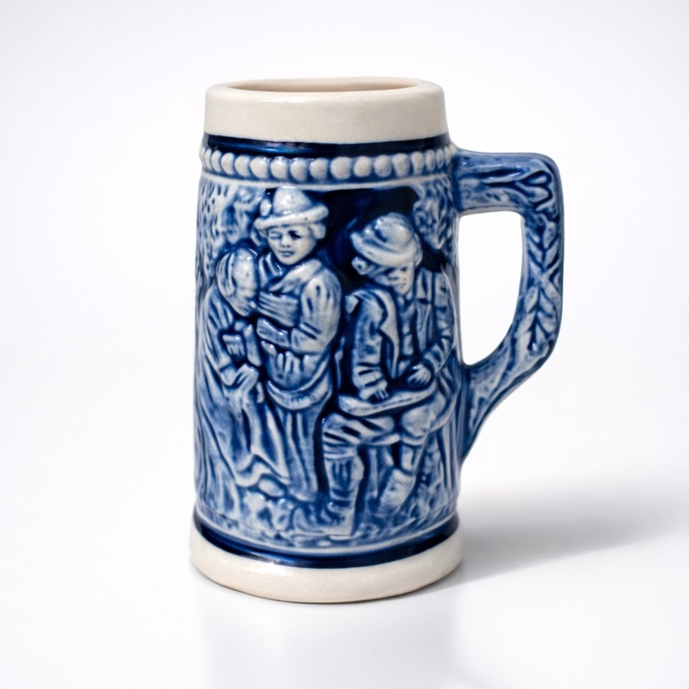 RARE VINTAGE JAPANESE‎ BLUE/WHITE COLLECTIBLE MINI BEER STEIN -EUC